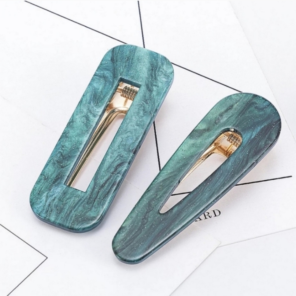 Resin 2 Large Hair Clip Set